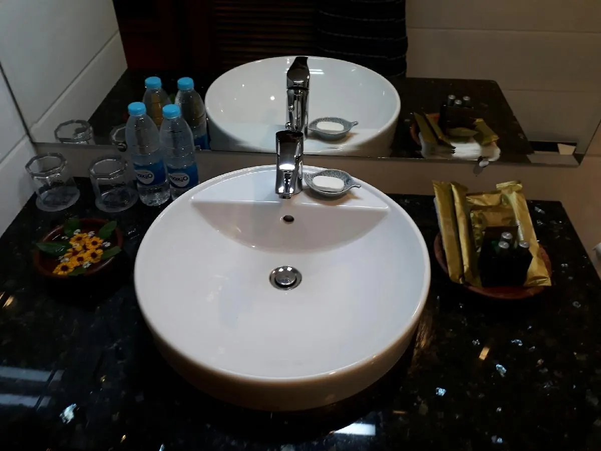 Hotel Shwe Yee Янгон