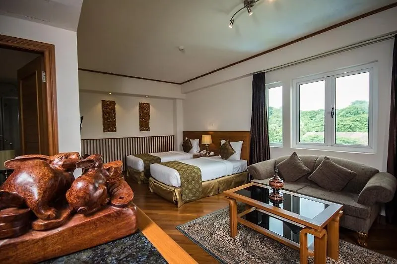 Hotel Shwe Yee Янгон